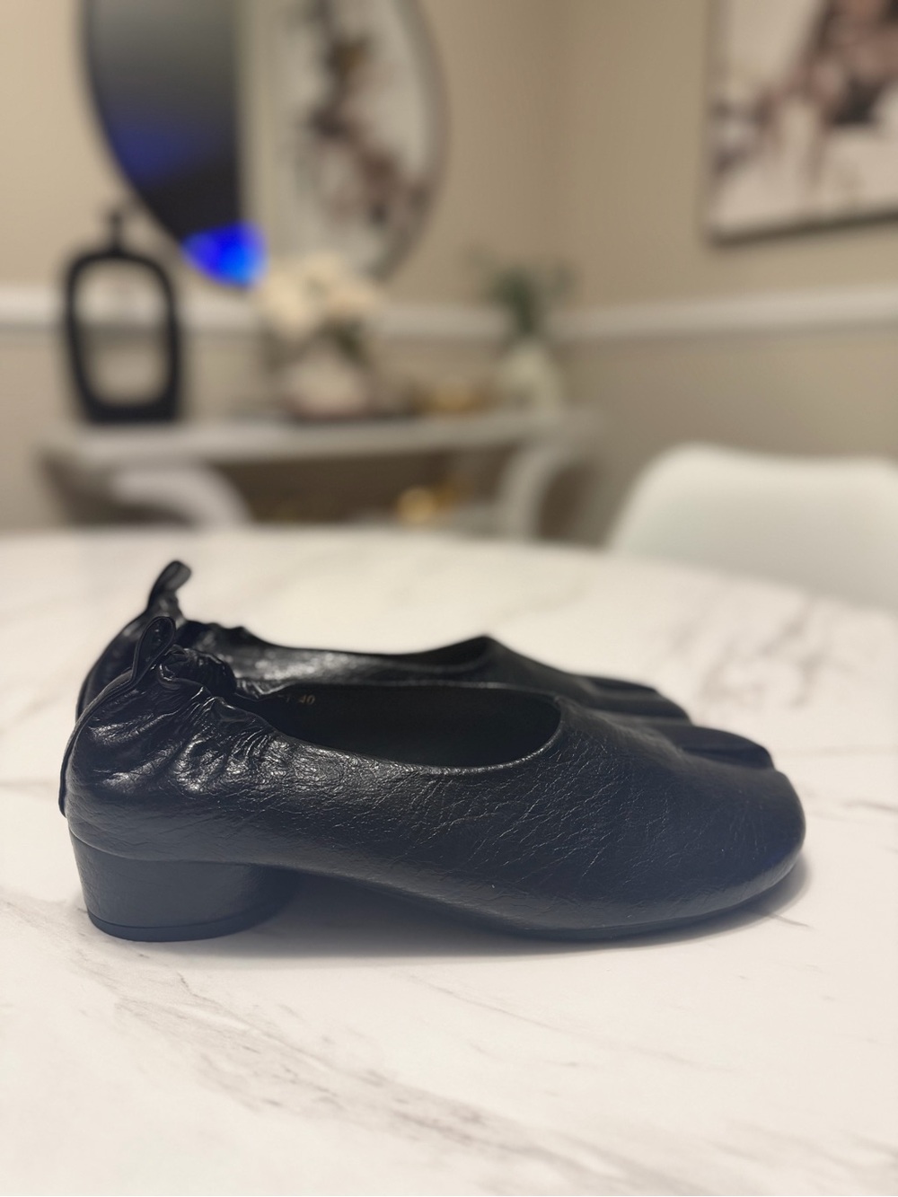 Black tabi Leather Ballet Flats with Low Heel